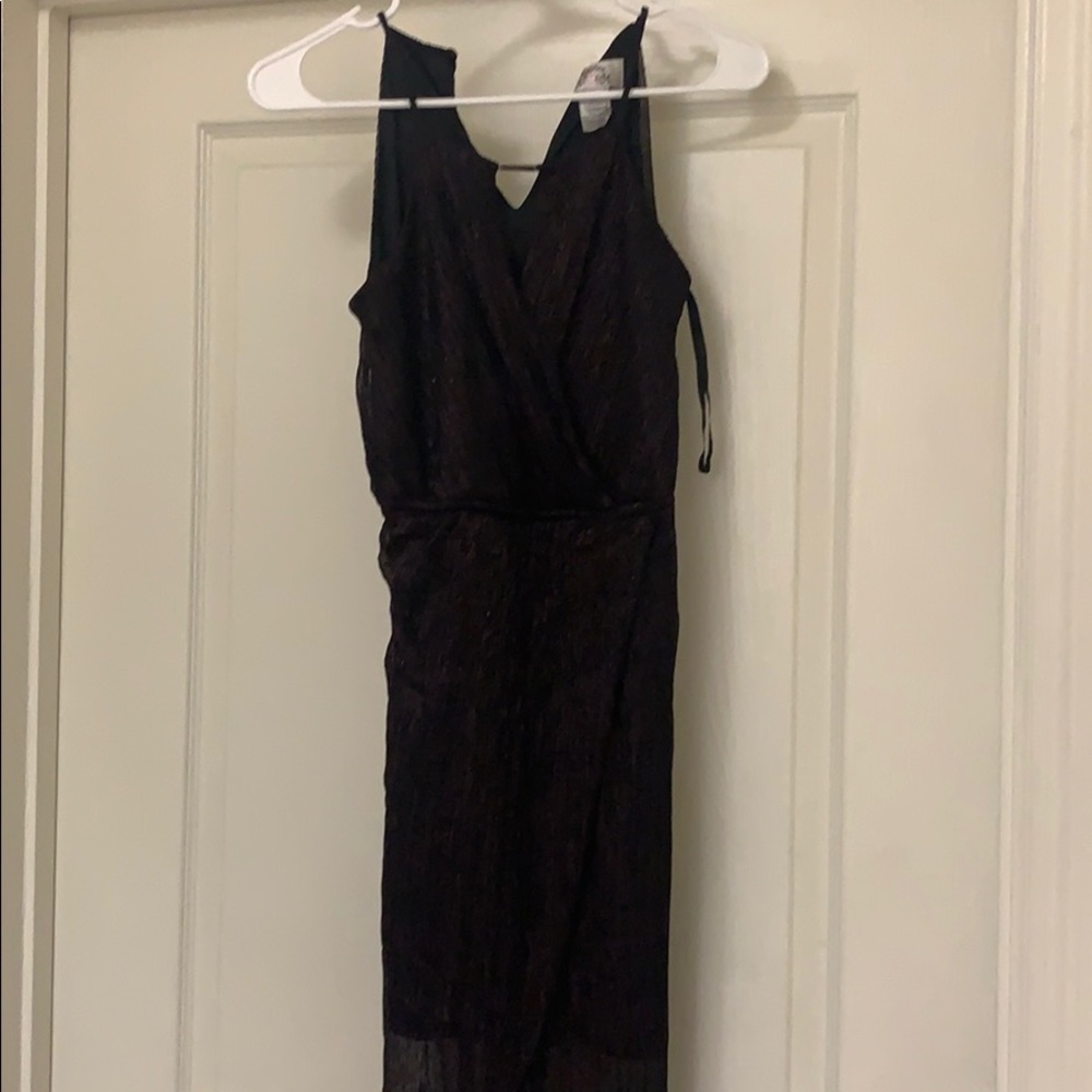 black v neck dress